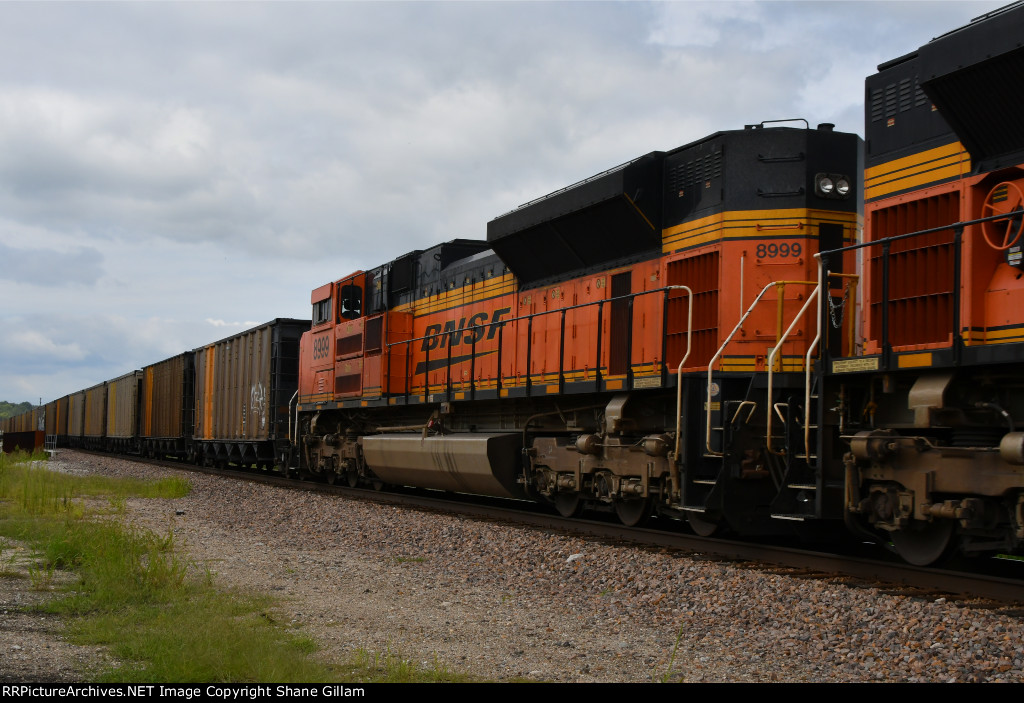 BNSF 8999 Roster shot